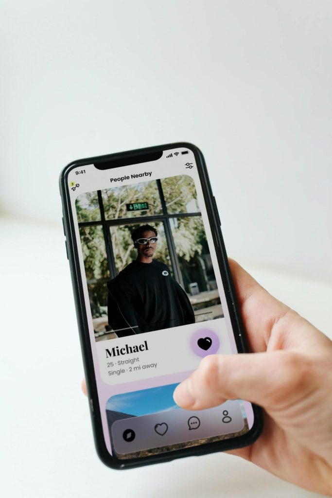 Romance Scams on Dating Apps vs Social Media