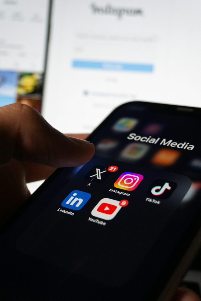 Romance Scams on Dating Apps vs Social Media
